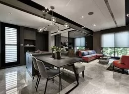 自宅。淡抹妝紅