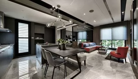 自宅。淡抹妝紅